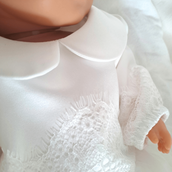 lange witte doopjurk met kraagje detail lijfje